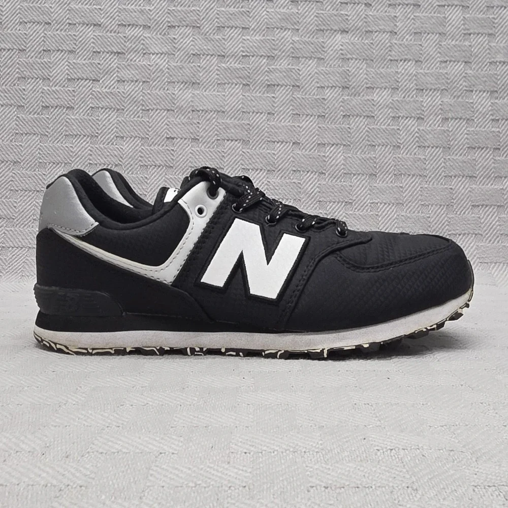 New Balance Shoes Boys Size 4 Black 574 Sneaker Lightweight Casual GC574WMM2